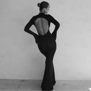 OPEN BACK LONG SLEEVE MAXI DRESS